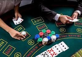 live baccarat ဂိမ်း dealer နှင့်အတူ MMK ဖြင့် ကစားသောပုံ
